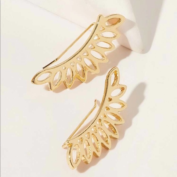 • Devyn • Hollow Leaf Ear Climbers - Picture 4 of 5